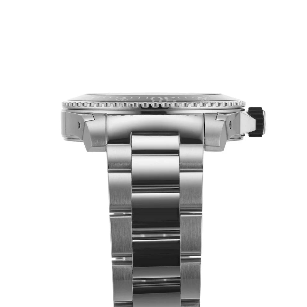 Gucci Men’s Swiss Made Quartz Stainless Steel Black Dial 45mm Watch YA136218